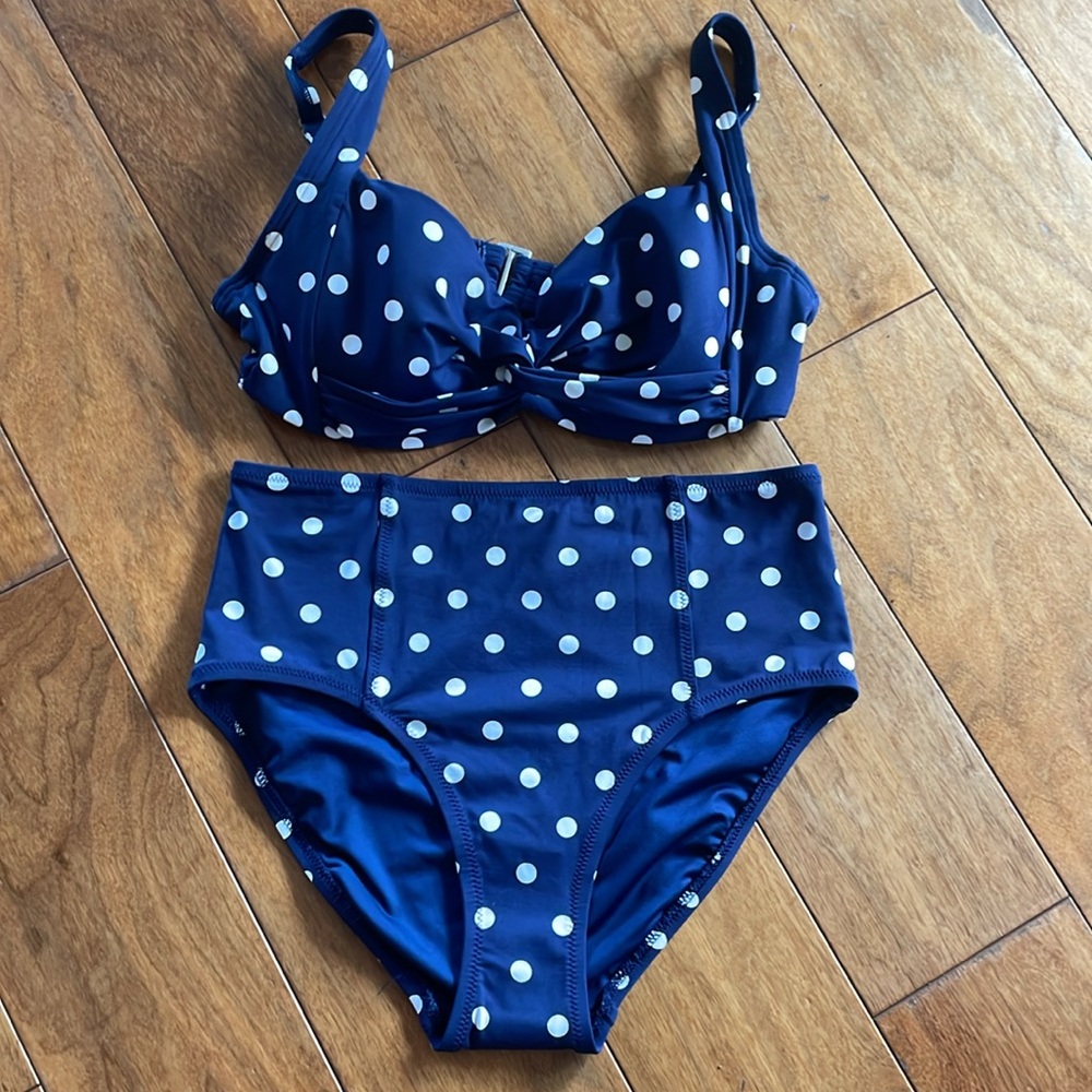 Polka Dot 2-piece High Waisted Swim Set (US4)